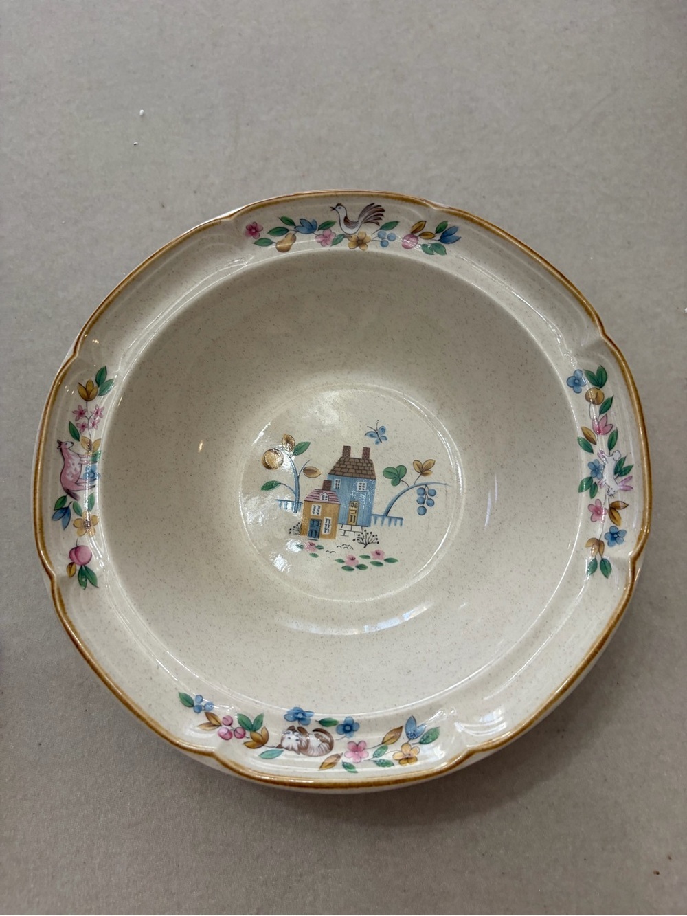 Cream Ceramic Cottage-Scene Decorative Bowl with Floral Trim